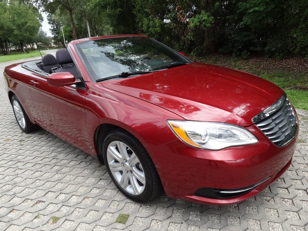 2014 Chrysler 200 Touring  Convertible - Photo 1 - Deland, FL 32720
