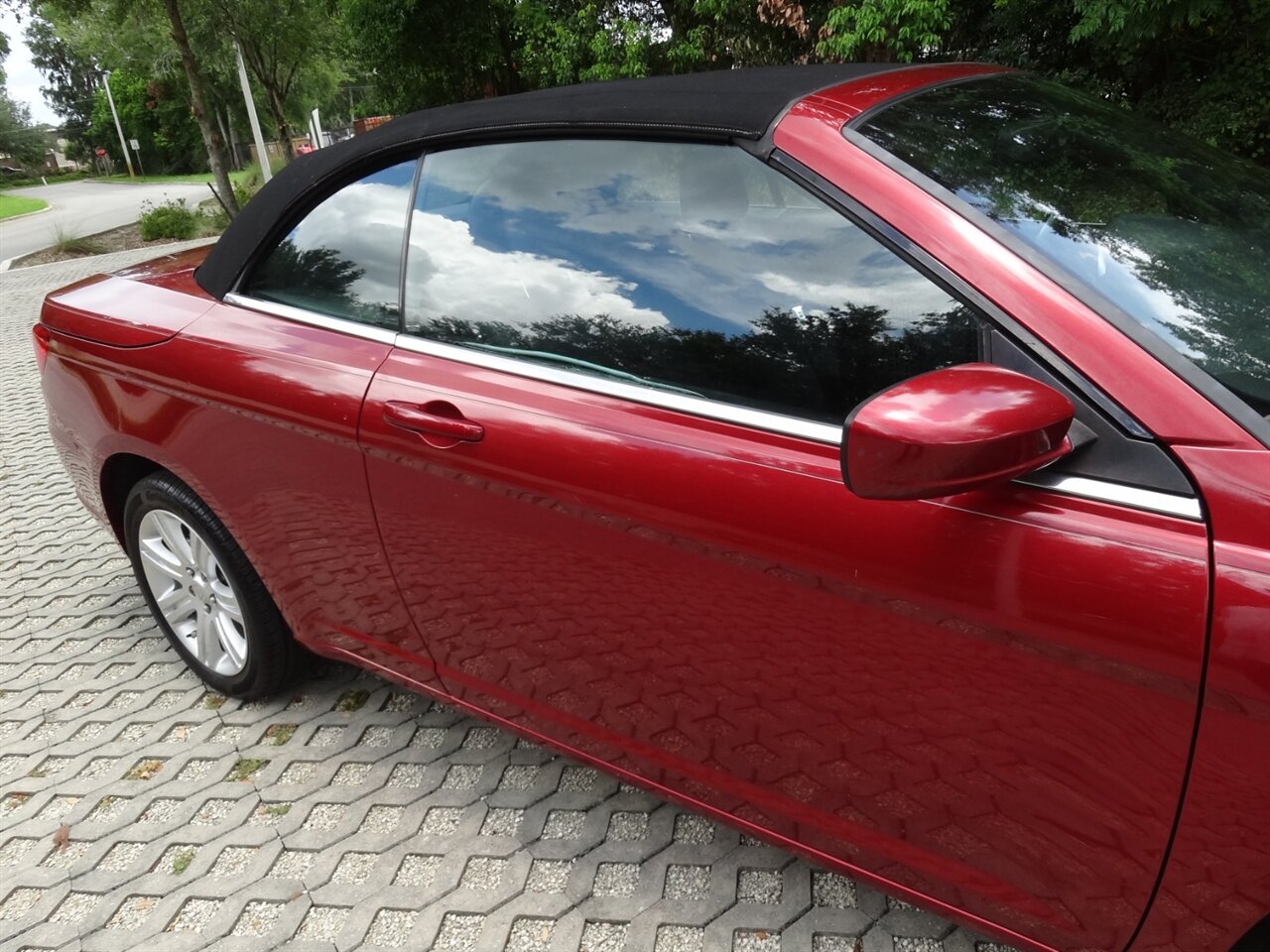 2014 Chrysler 200 Touring  Convertible - Photo 13 - Deland, FL 32720