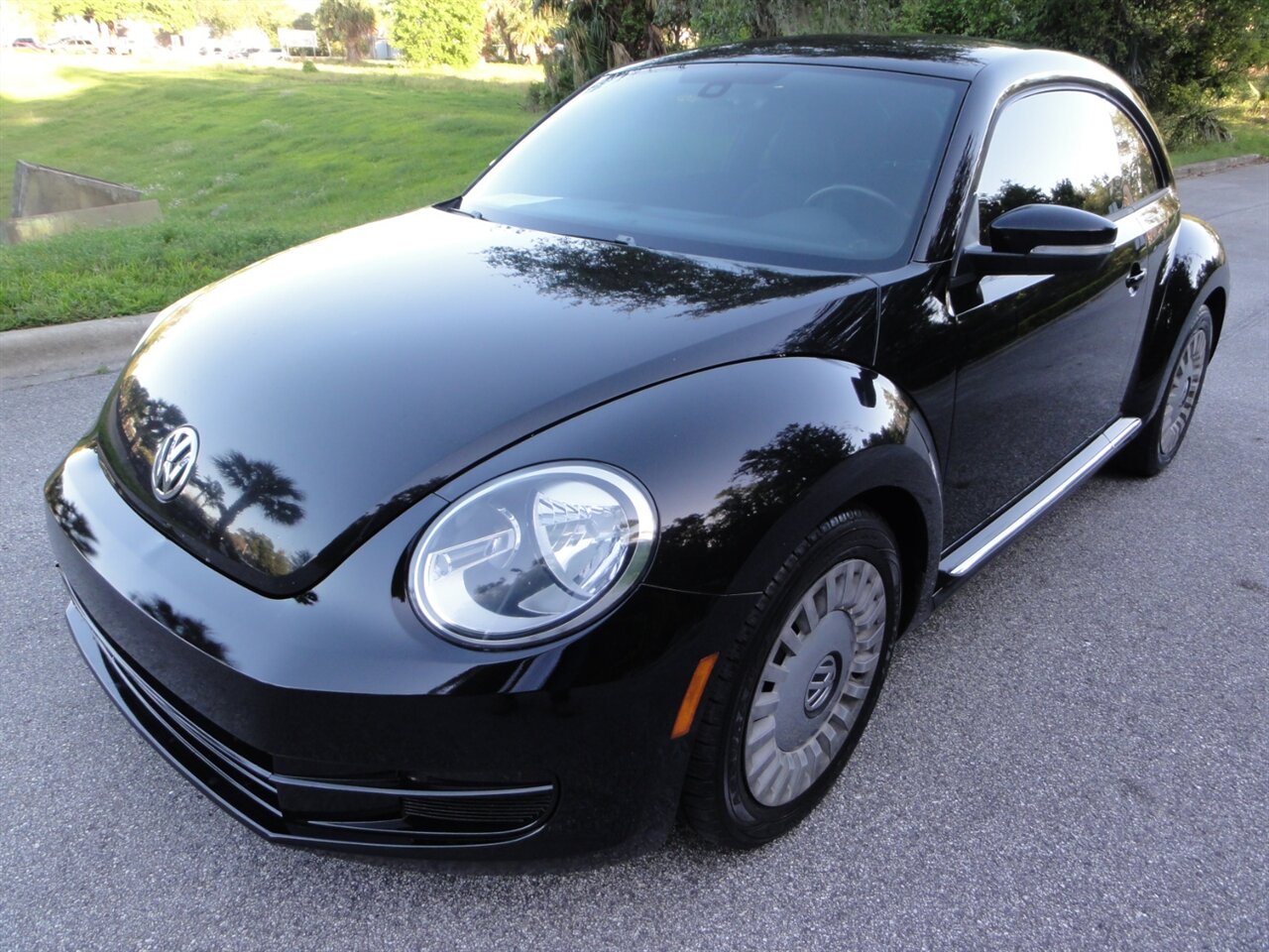 2016 Volkswagen Beetle-Classic 1.8T S   - Photo 2 - Deland, FL 32720