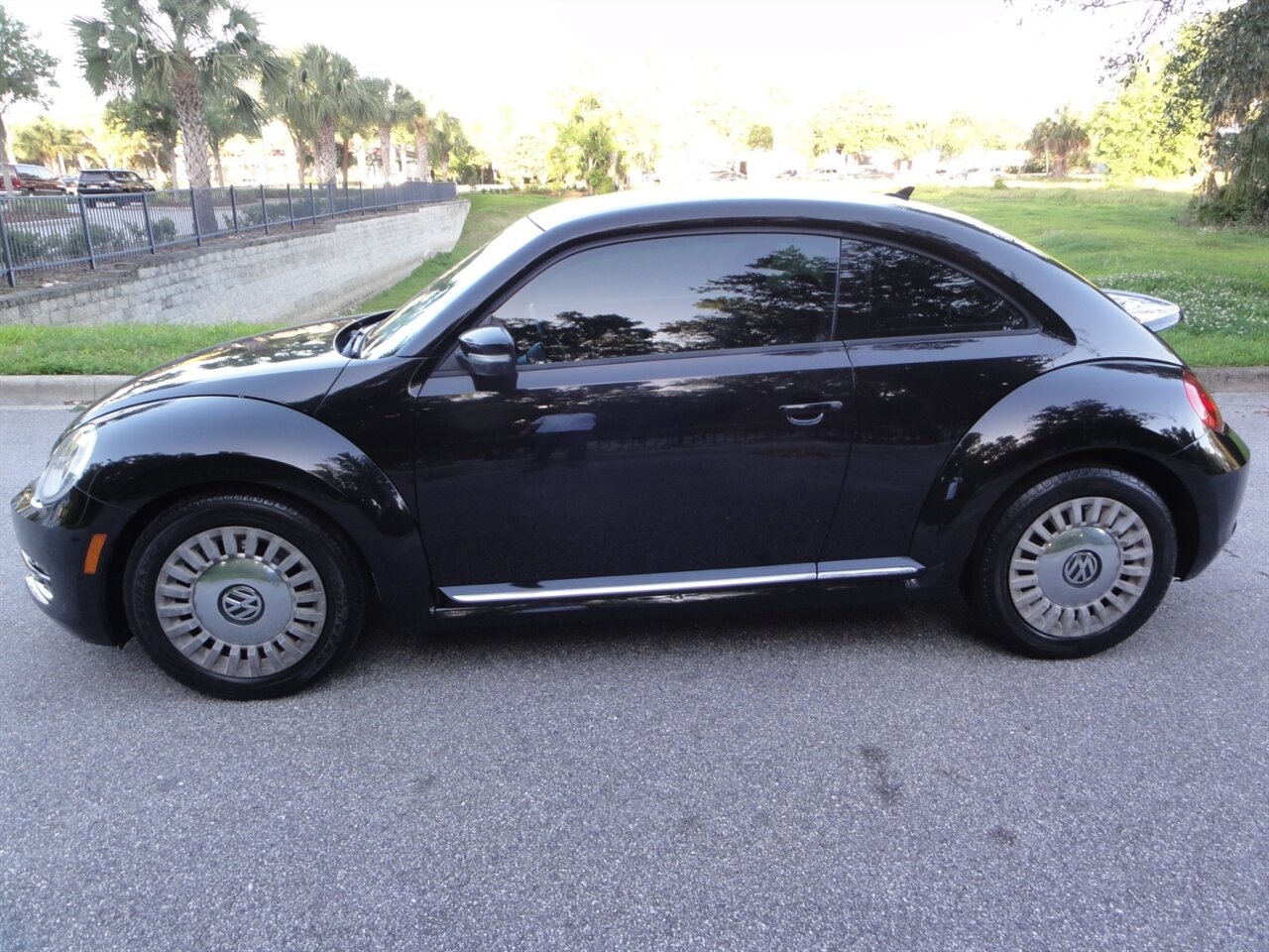 2016 Volkswagen Beetle-Classic 1.8T S   - Photo 16 - Deland, FL 32720