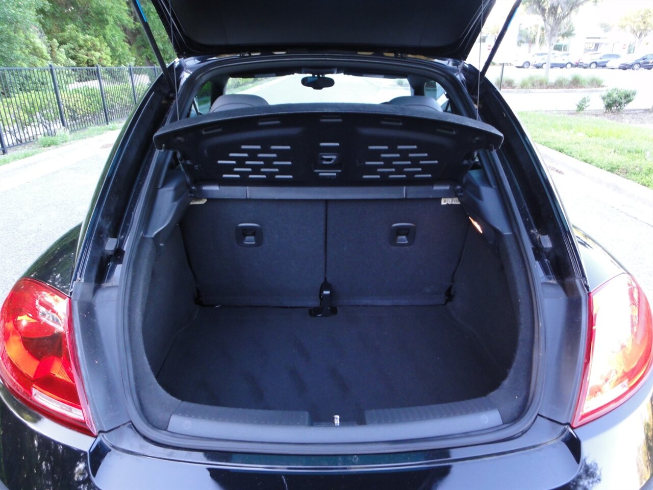 2016 Volkswagen Beetle-Classic 1.8T S   - Photo 27 - Deland, FL 32720