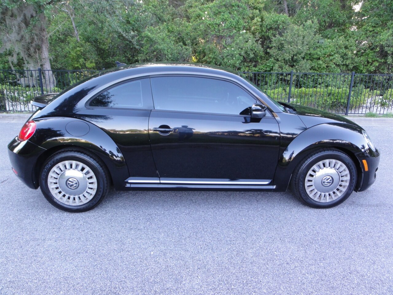 2016 Volkswagen Beetle-Classic 1.8T S   - Photo 15 - Deland, FL 32720