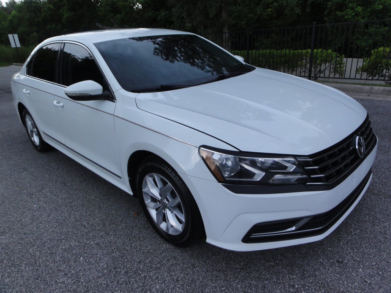 2016 Volkswagen Passat 1.8T S   - Photo 1 - Deland, FL 32720