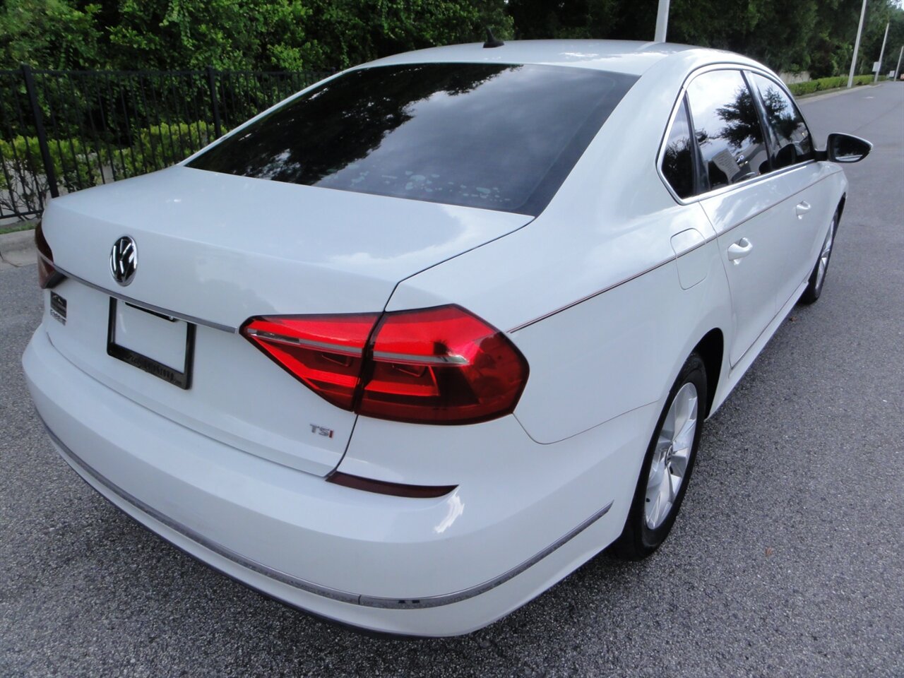 2016 Volkswagen Passat 1.8T S   - Photo 3 - Deland, FL 32720