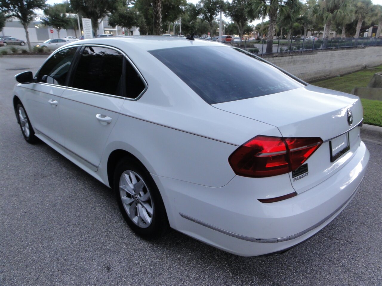 2016 Volkswagen Passat 1.8T S   - Photo 4 - Deland, FL 32720