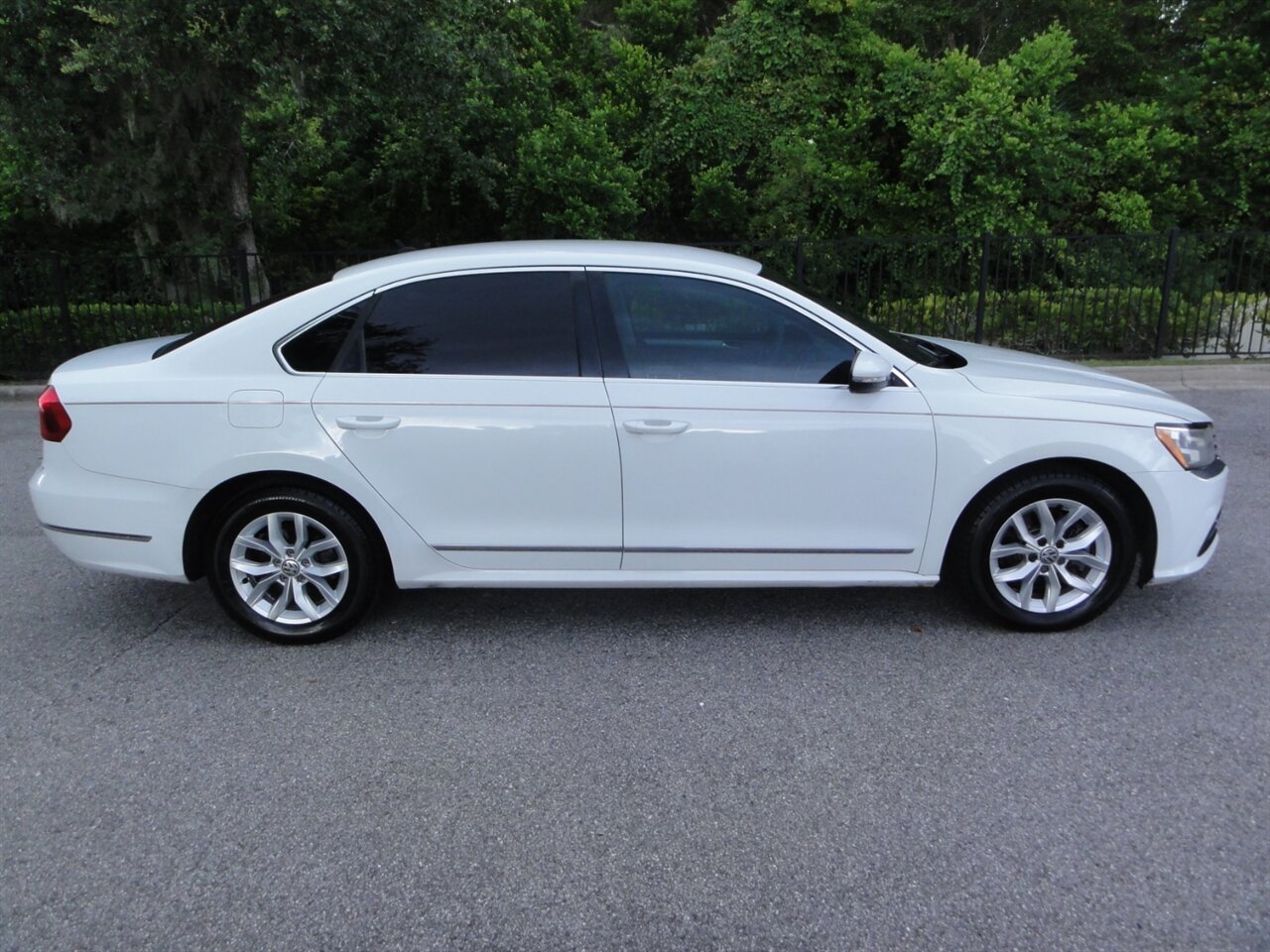 2016 Volkswagen Passat 1.8T S   - Photo 15 - Deland, FL 32720