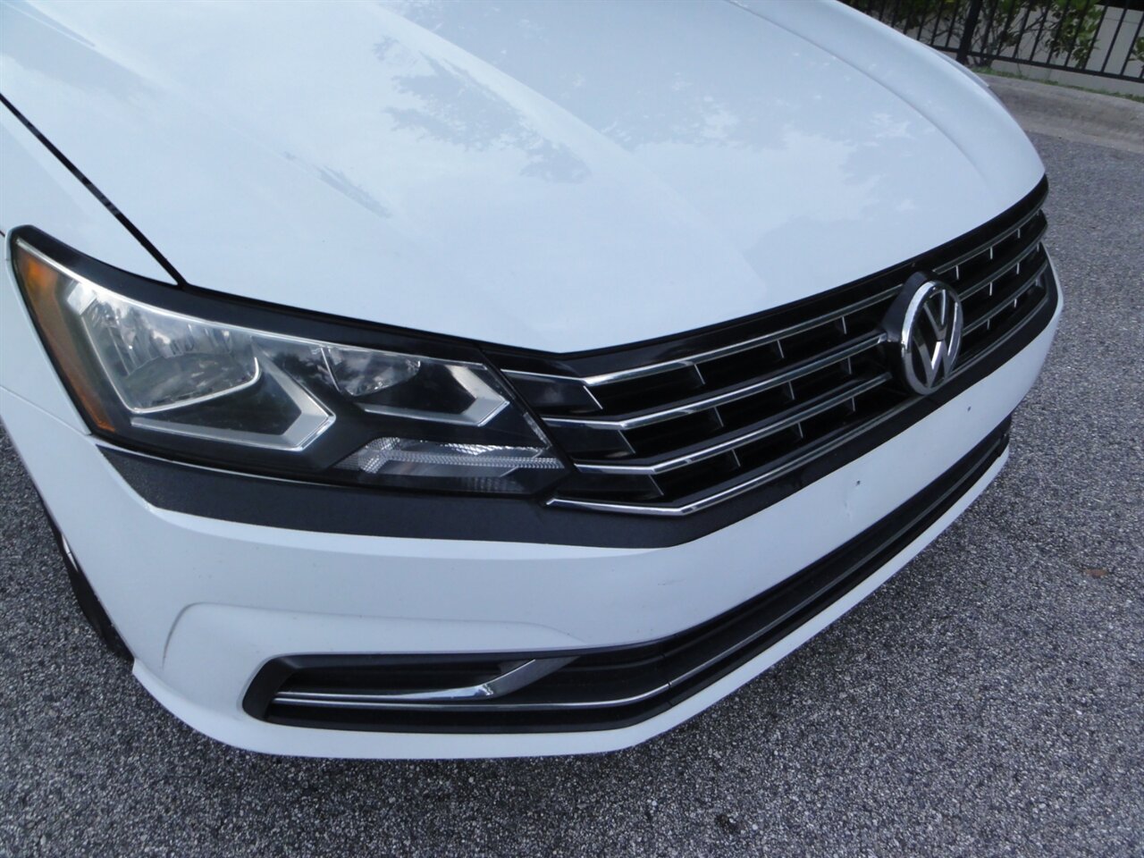 2016 Volkswagen Passat 1.8T S   - Photo 6 - Deland, FL 32720