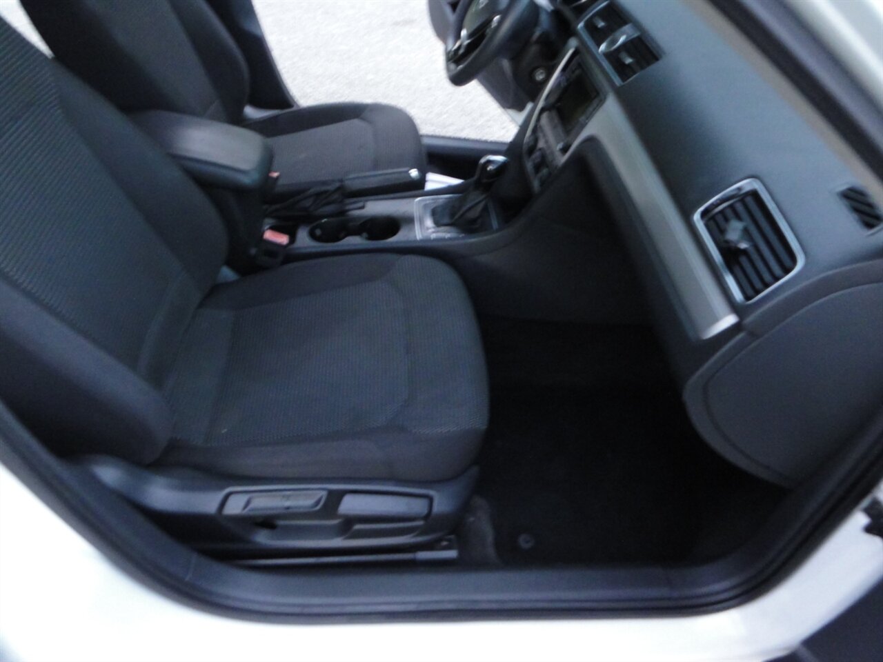 2016 Volkswagen Passat 1.8T S   - Photo 37 - Deland, FL 32720