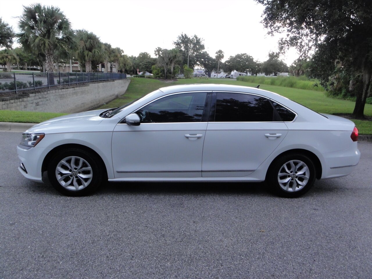 2016 Volkswagen Passat 1.8T S   - Photo 16 - Deland, FL 32720