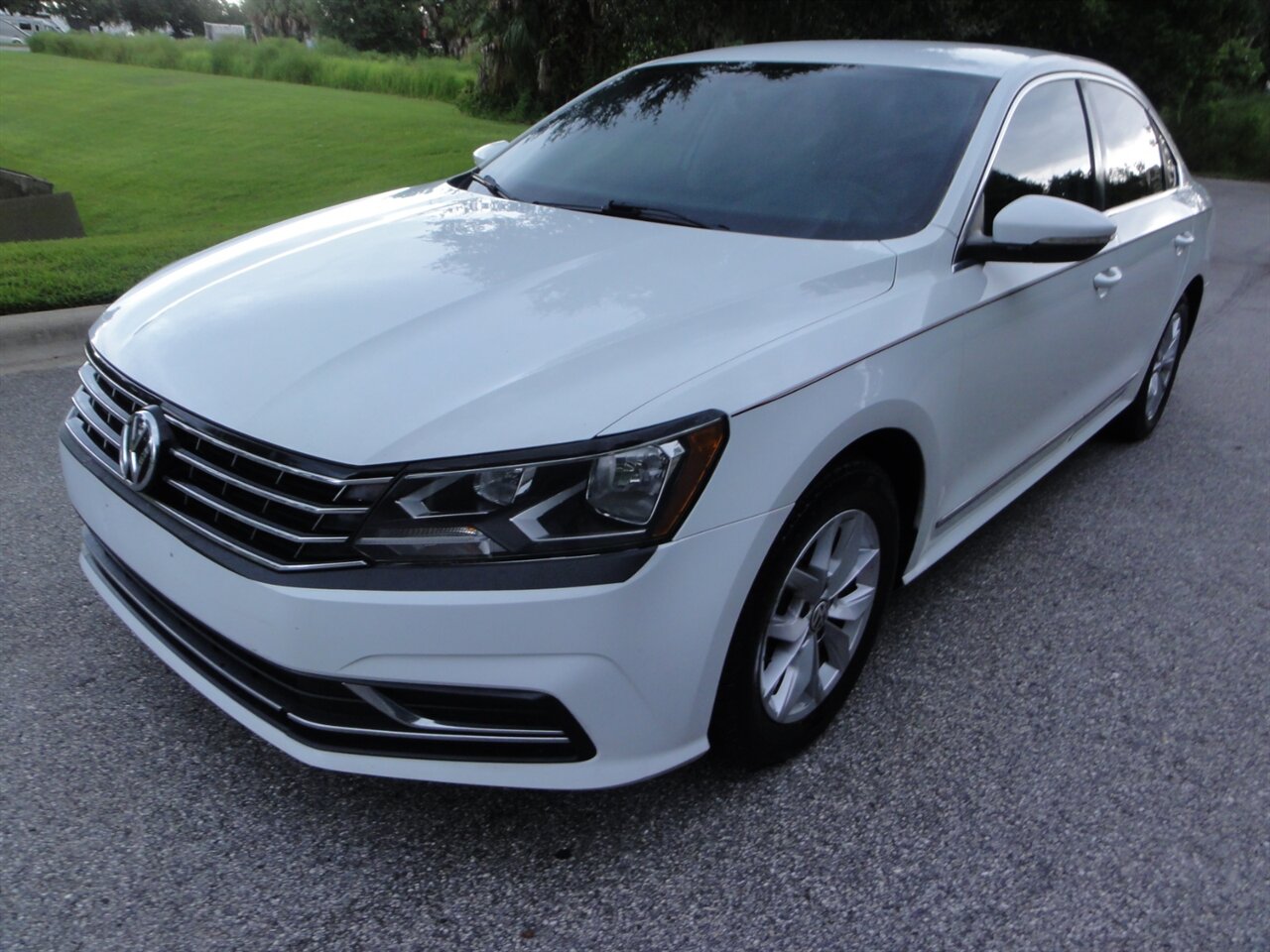 2016 Volkswagen Passat 1.8T S   - Photo 2 - Deland, FL 32720