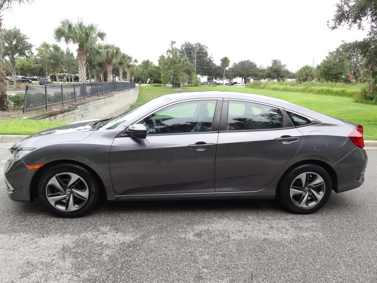 2020 Honda Civic LX - Photo 16 - Deland, FL 32720