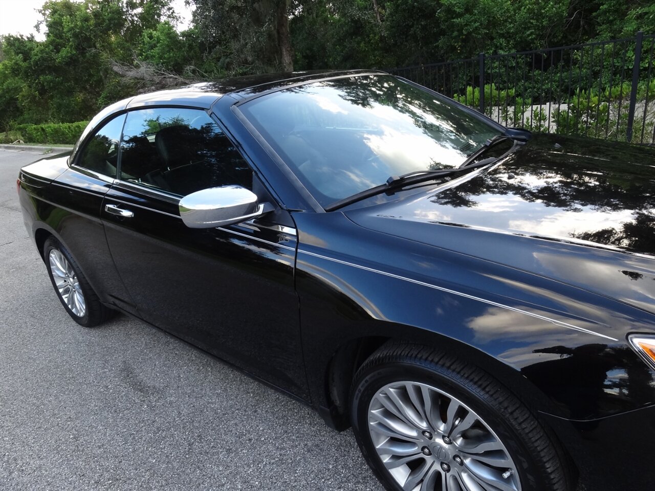 2013 Chrysler 200 Limited  Hard top convertible - Photo 12 - Deland, FL 32720