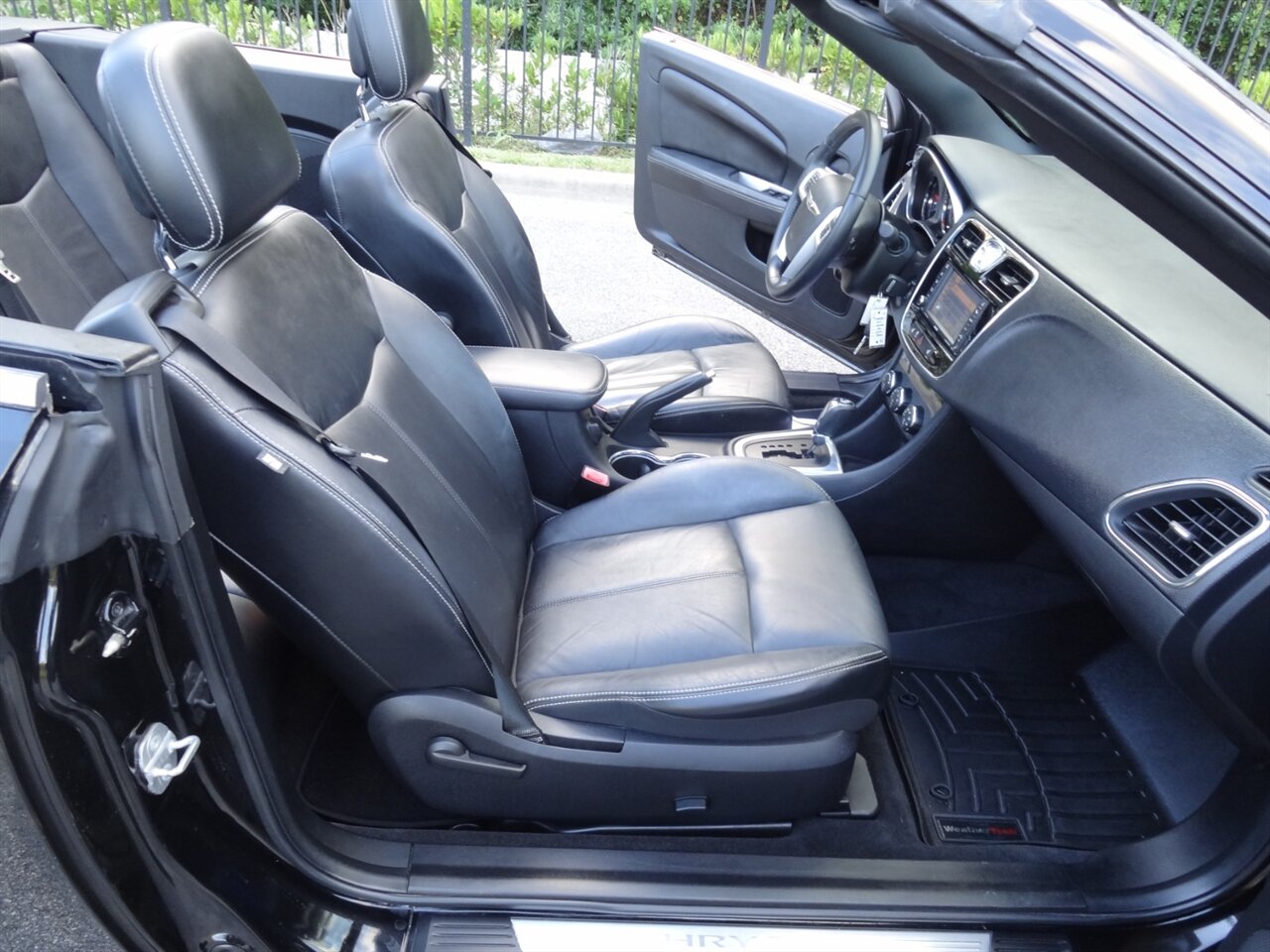 2013 Chrysler 200 Limited  Hard top convertible - Photo 40 - Deland, FL 32720