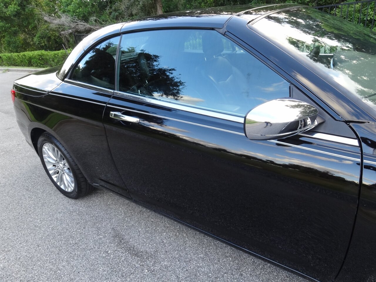 2013 Chrysler 200 Limited  Hard top convertible - Photo 13 - Deland, FL 32720