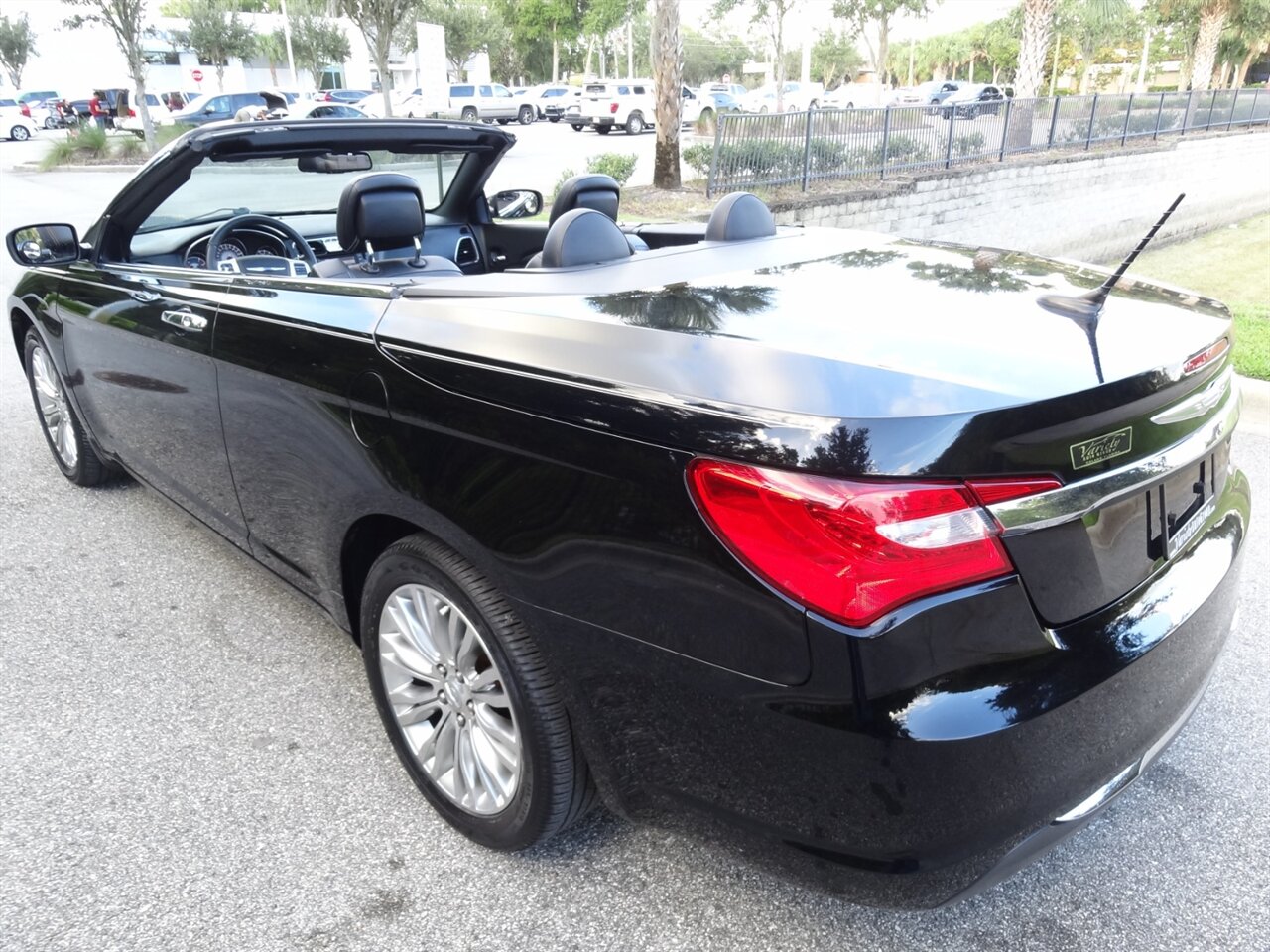 2013 Chrysler 200 Limited  Hard top convertible - Photo 7 - Deland, FL 32720