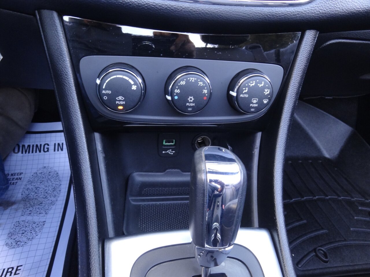 2013 Chrysler 200 Limited  Hard top convertible - Photo 52 - Deland, FL 32720