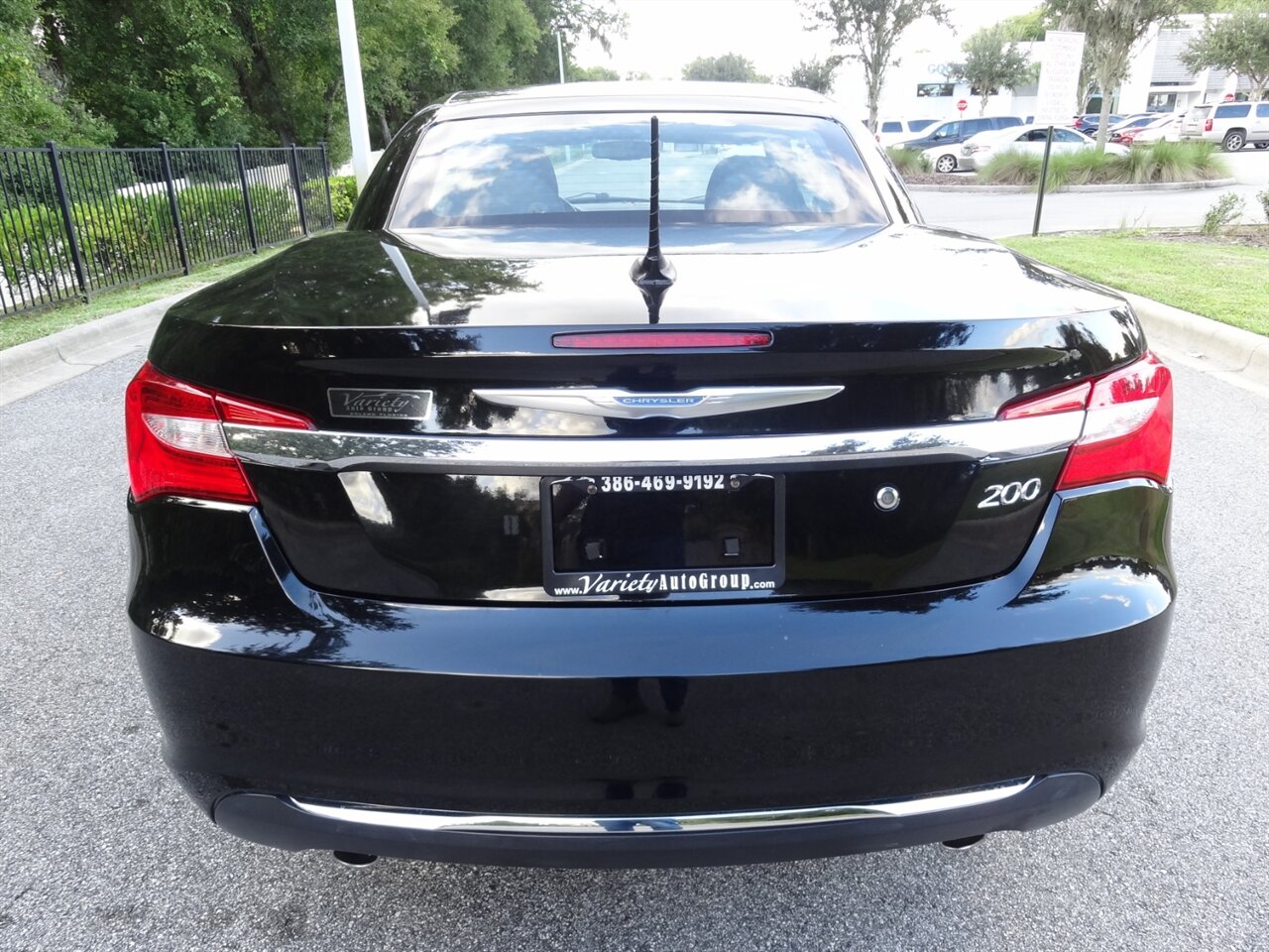 2013 Chrysler 200 Limited  Hard top convertible - Photo 18 - Deland, FL 32720