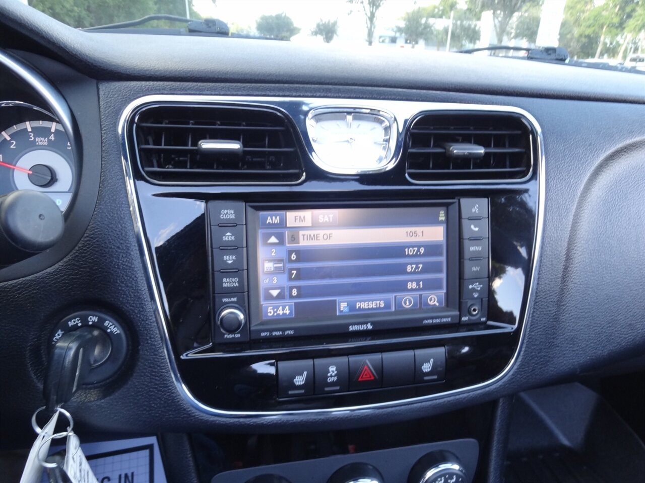 2013 Chrysler 200 Limited  Hard top convertible - Photo 49 - Deland, FL 32720