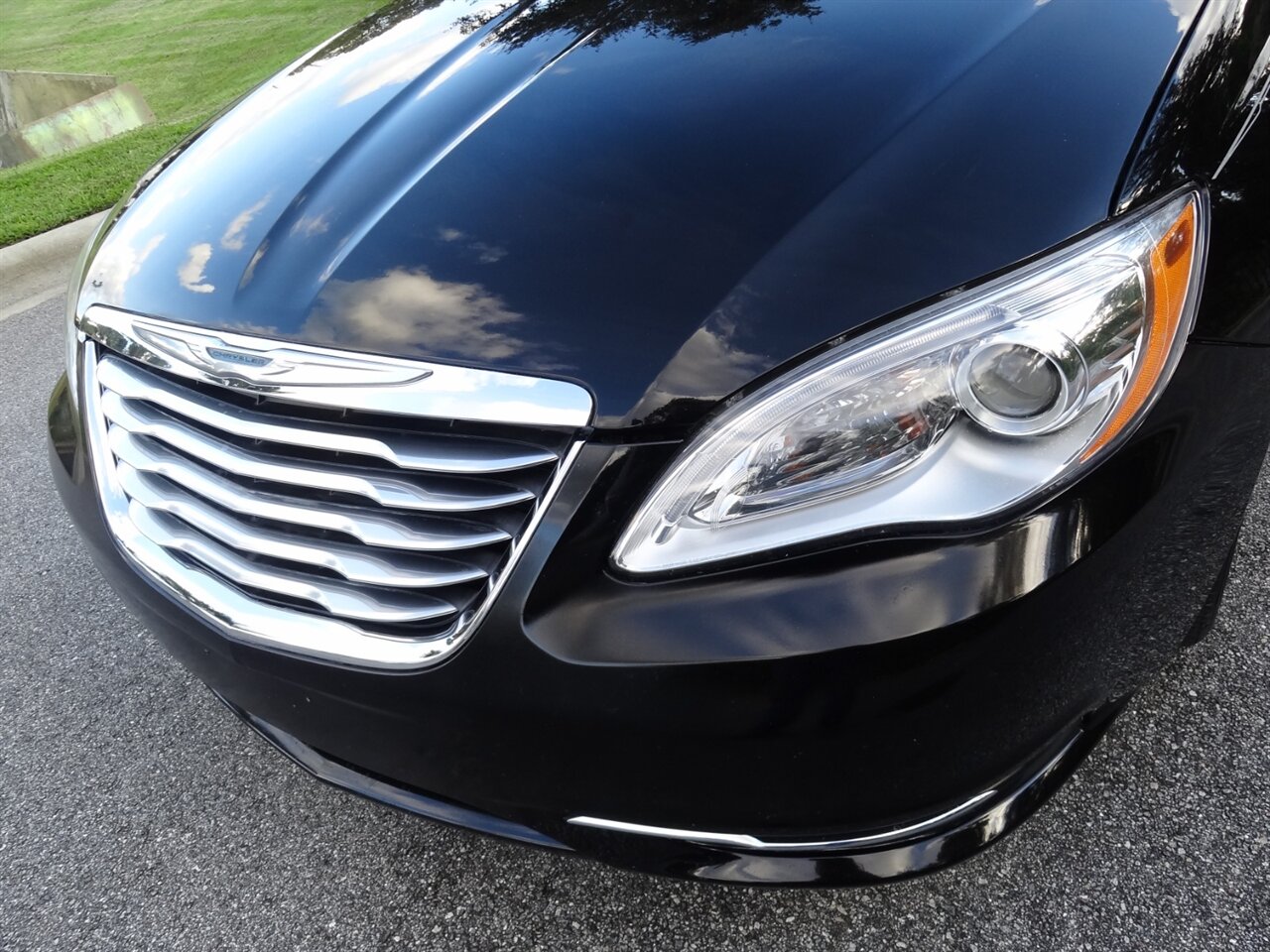 2013 Chrysler 200 Limited  Hard top convertible - Photo 10 - Deland, FL 32720