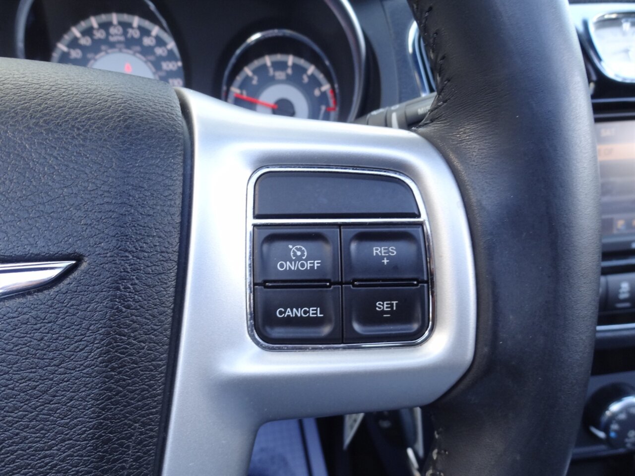 2013 Chrysler 200 Limited  Hard top convertible - Photo 48 - Deland, FL 32720