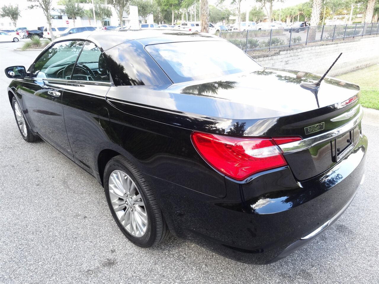 2013 Chrysler 200 Limited  Hard top convertible - Photo 8 - Deland, FL 32720