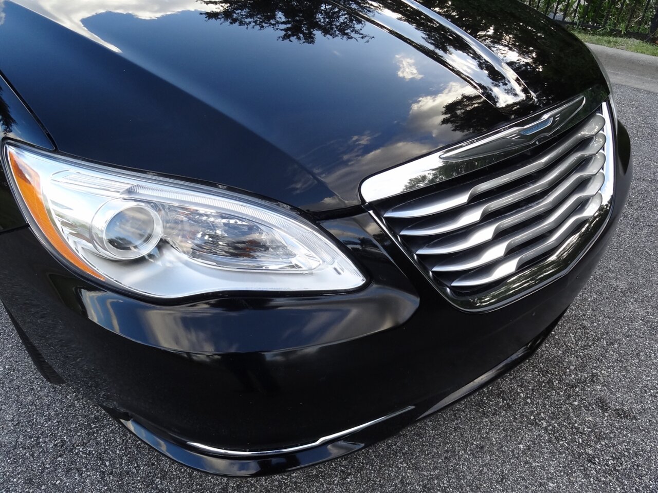 2013 Chrysler 200 Limited  Hard top convertible - Photo 11 - Deland, FL 32720