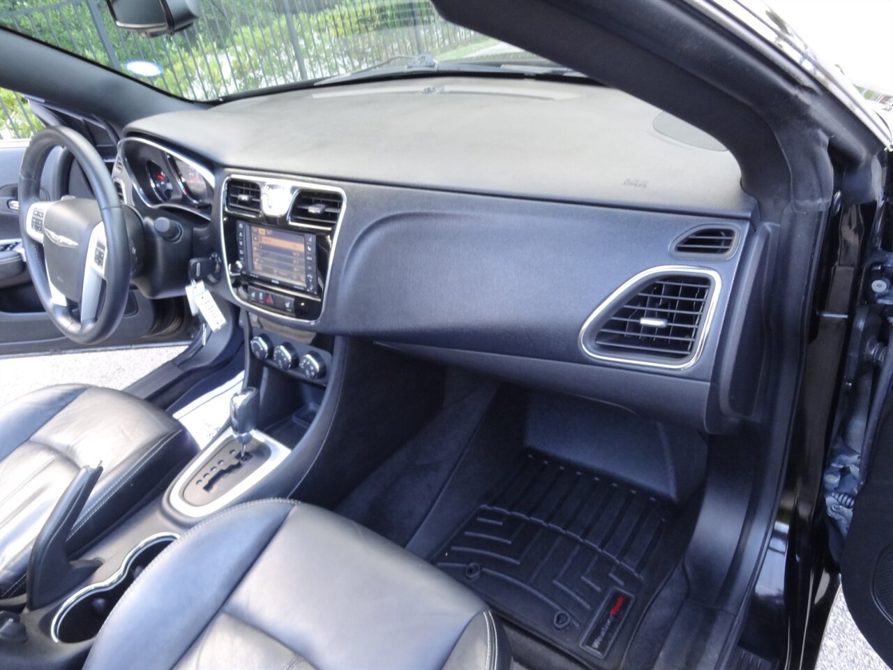 2013 Chrysler 200 Limited  Hard top convertible - Photo 43 - Deland, FL 32720