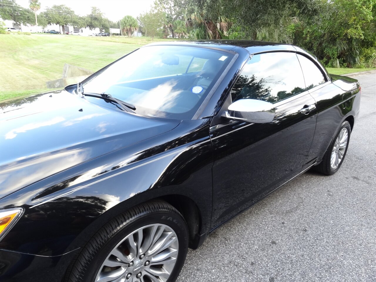 2013 Chrysler 200 Limited  Hard top convertible - Photo 14 - Deland, FL 32720