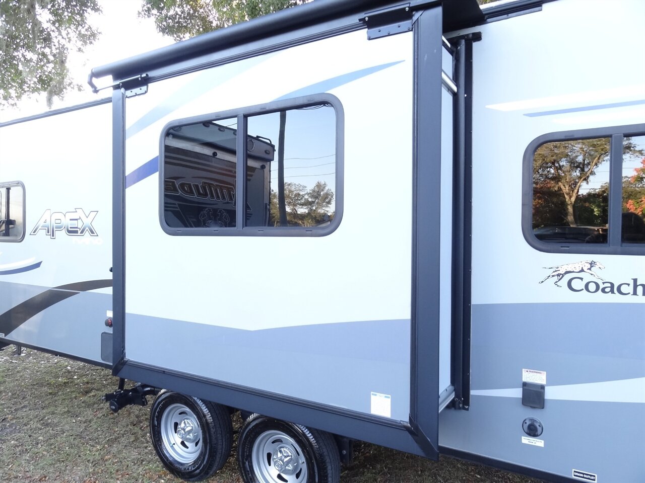 2020 Coachmen Apex Nano 213RDS - Photo 3 - Deland, FL 32720