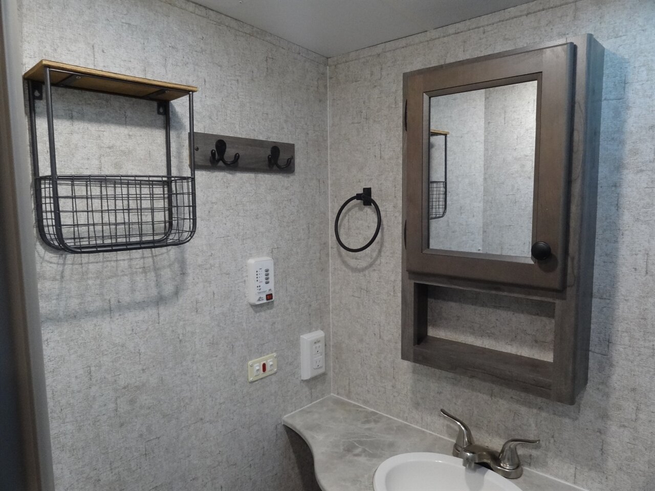 2020 Coachmen Apex Nano 213RDS - Photo 42 - Deland, FL 32720