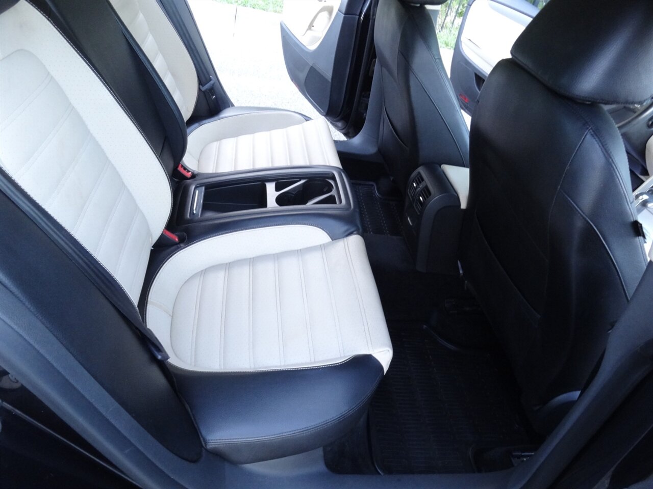 2011 Volkswagen CC Sport - Photo 35 - Deland, FL 32720