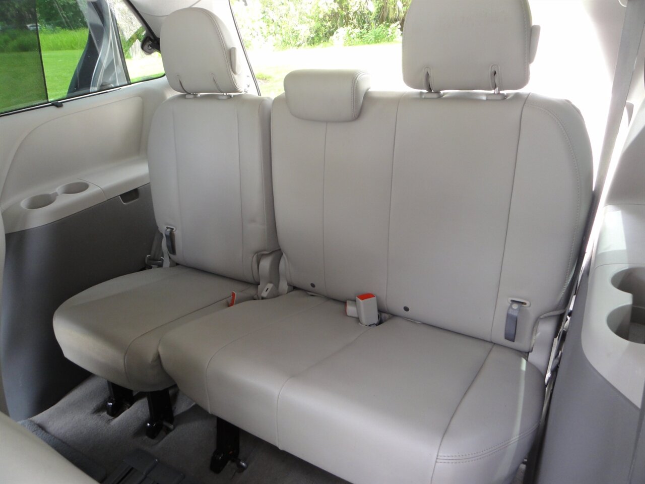 2014 Toyota Sienna XLE 8-Passenger Rear DVD entertainment - Photo 38 - Deland, FL 32720