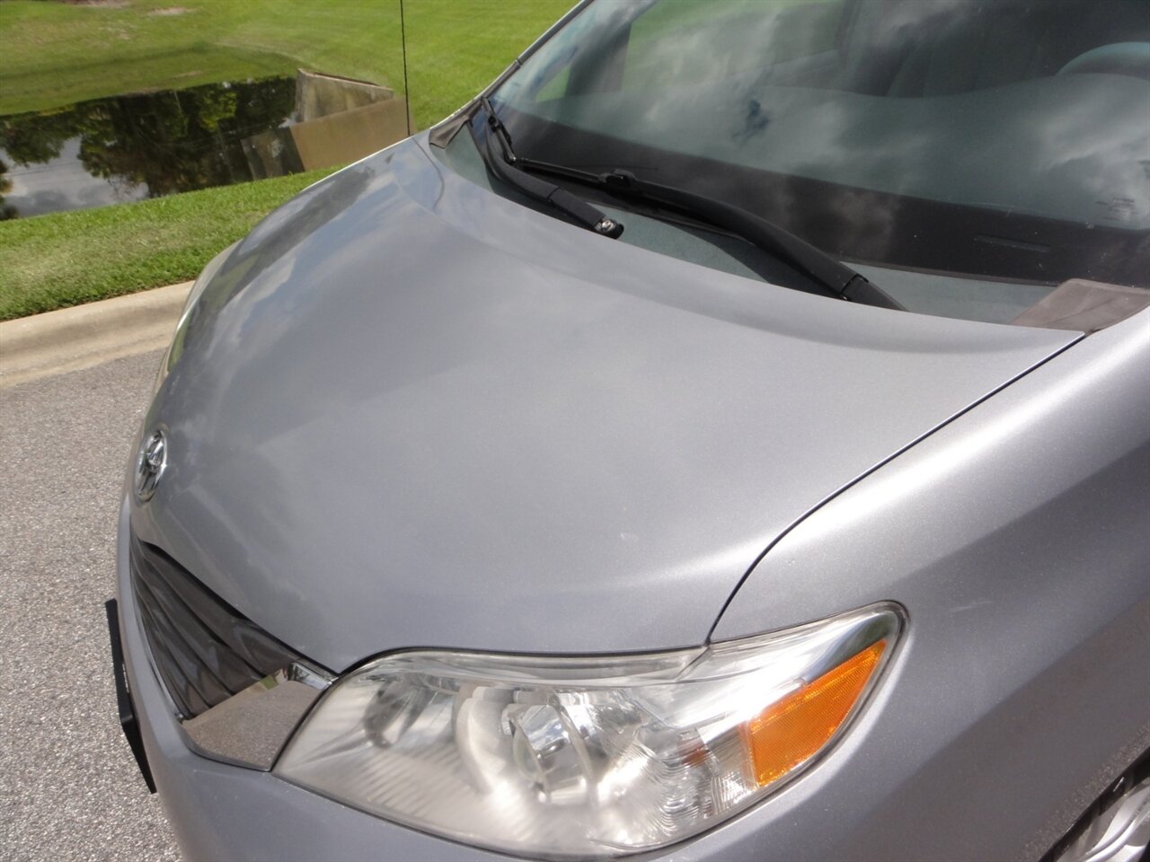 2014 Toyota Sienna XLE 8-Passenger Rear DVD entertainment - Photo 17 - Deland, FL 32720
