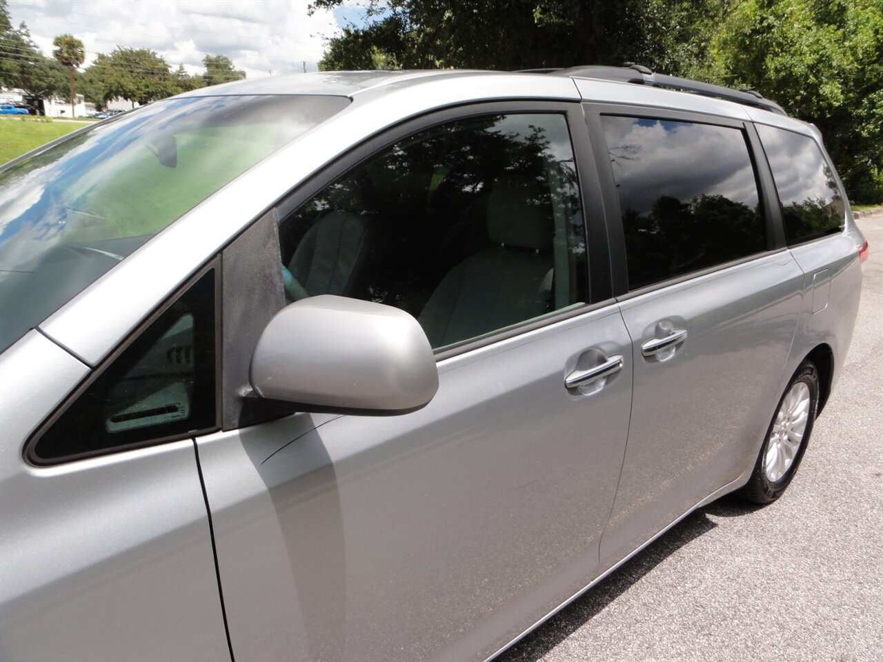 2014 Toyota Sienna XLE 8-Passenger Rear DVD entertainment - Photo 11 - Deland, FL 32720