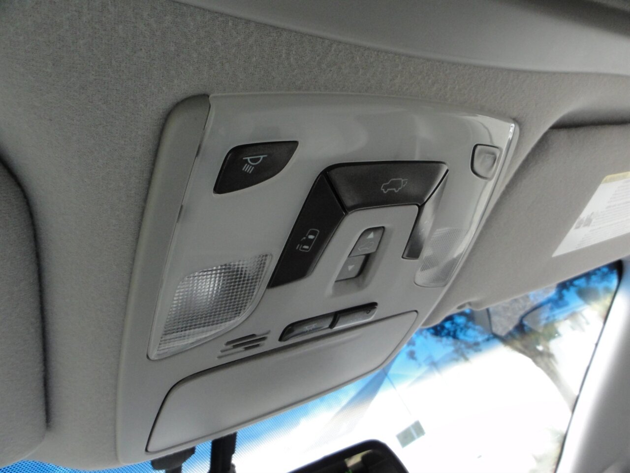 2014 Toyota Sienna XLE 8-Passenger Rear DVD entertainment - Photo 61 - Deland, FL 32720