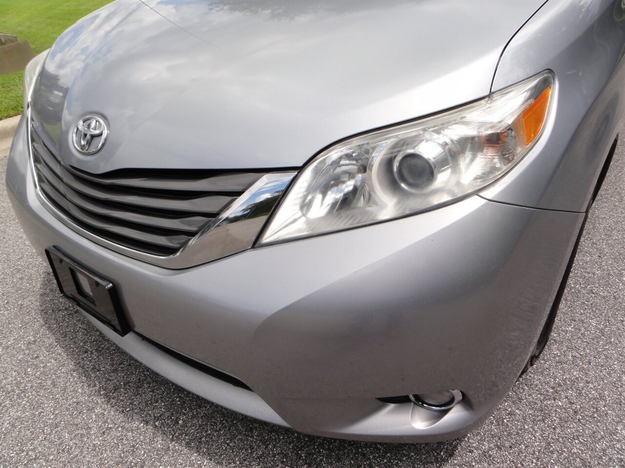 2014 Toyota Sienna XLE 8-Passenger Rear DVD entertainment - Photo 7 - Deland, FL 32720
