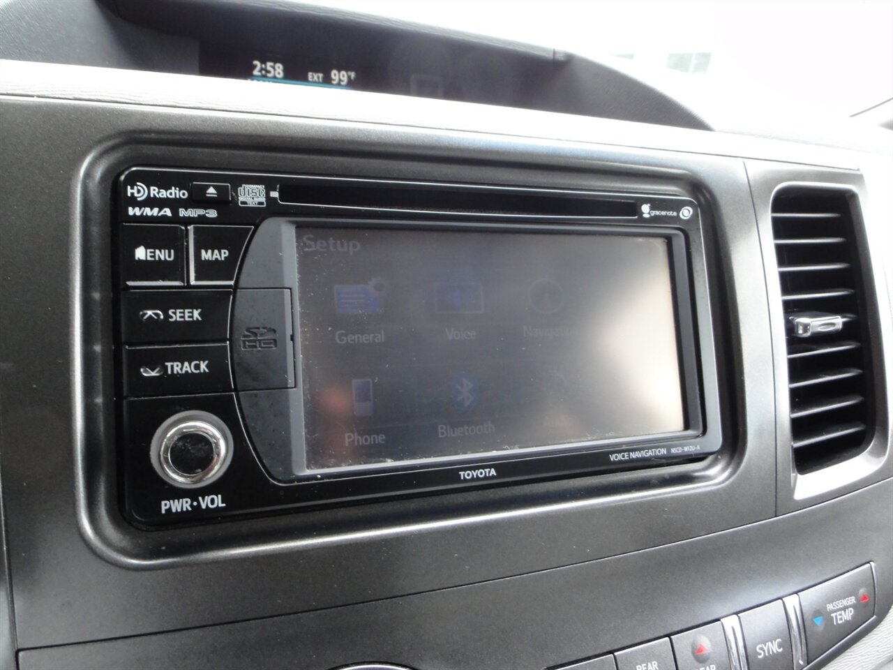 2014 Toyota Sienna XLE 8-Passenger Rear DVD entertainment - Photo 54 - Deland, FL 32720