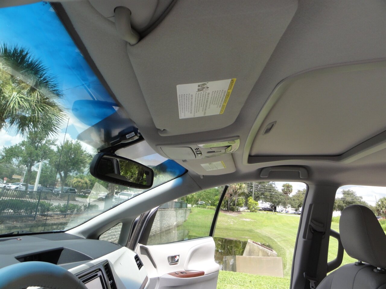 2014 Toyota Sienna XLE 8-Passenger Rear DVD entertainment - Photo 35 - Deland, FL 32720