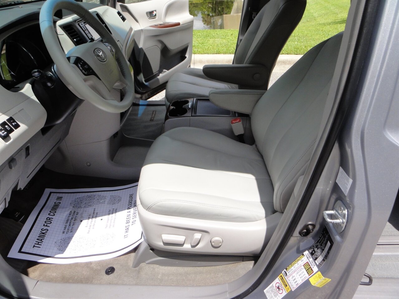 2014 Toyota Sienna XLE 8-Passenger Rear DVD entertainment - Photo 33 - Deland, FL 32720