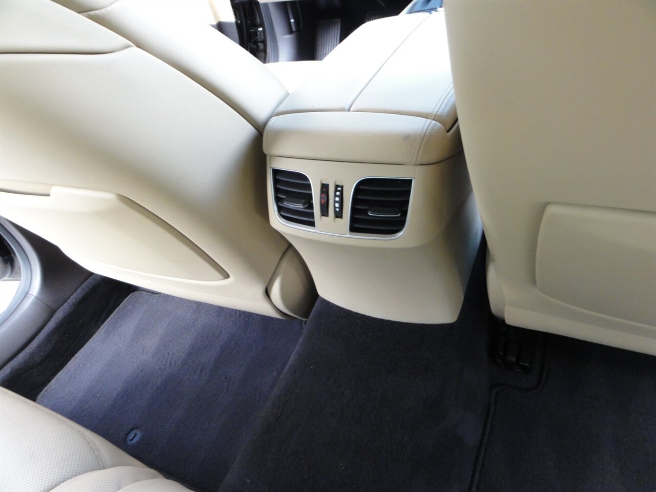2015 Hyundai Genesis 3.8L Ultra luxury - Photo 36 - Deland, FL 32720