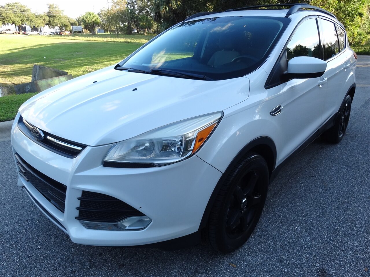 2013 Ford Escape SE   - Photo 2 - Deland, FL 32720