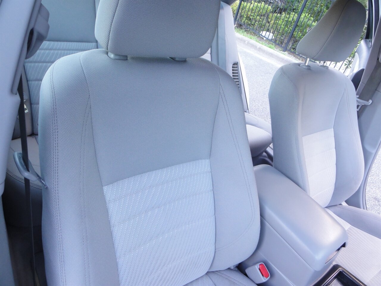 2016 Toyota Camry Hybrid LE   - Photo 42 - Deland, FL 32720