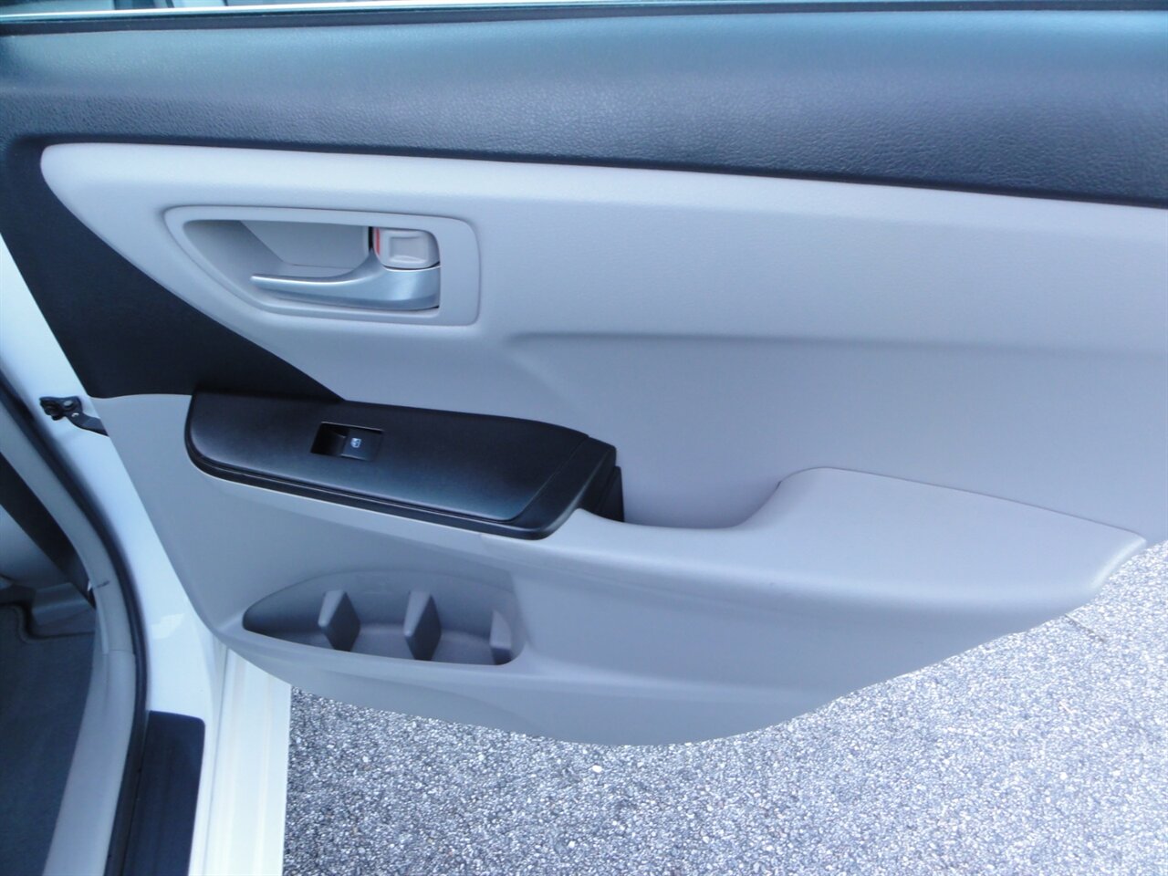 2016 Toyota Camry Hybrid LE   - Photo 40 - Deland, FL 32720