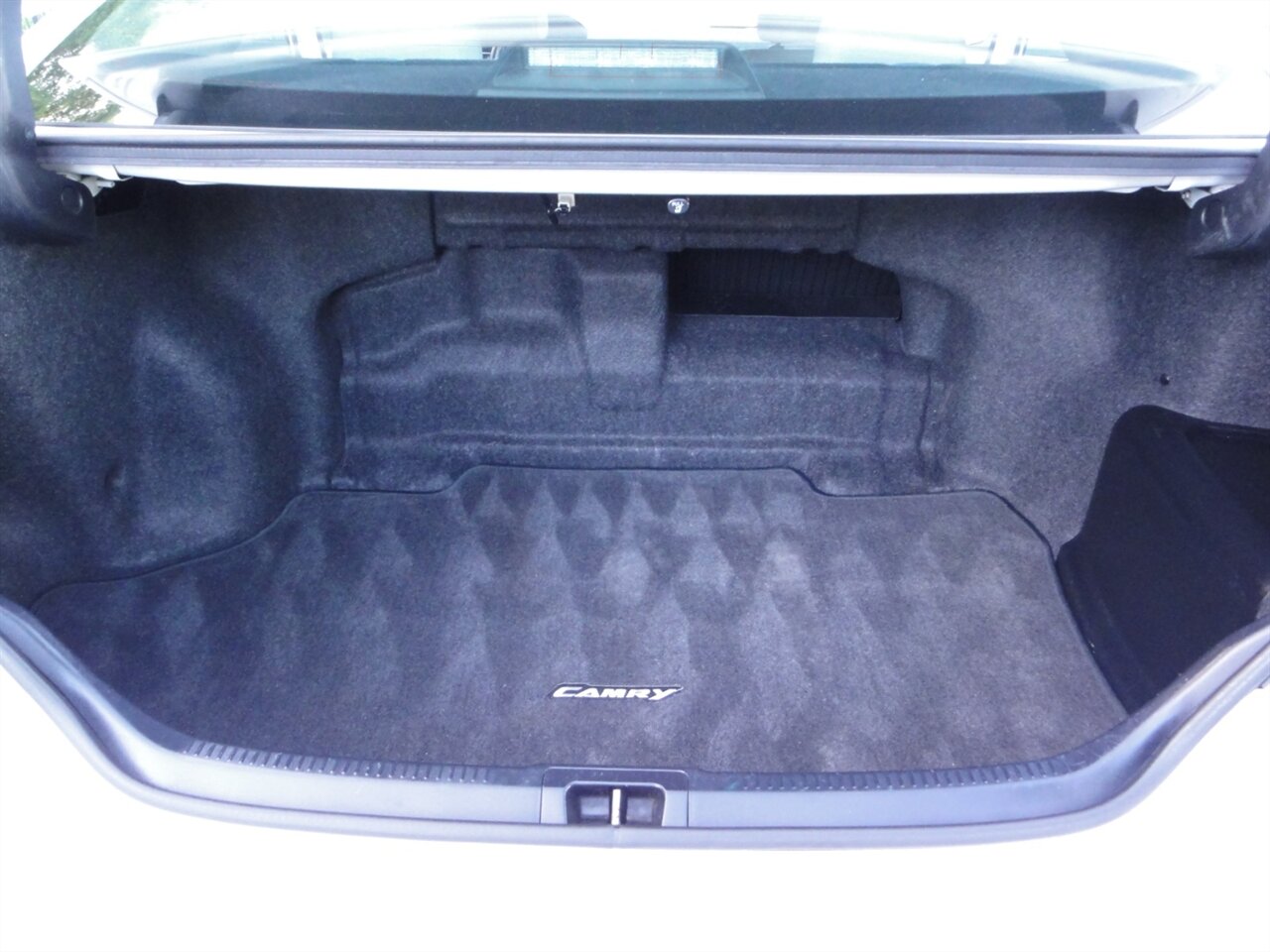 2016 Toyota Camry Hybrid LE   - Photo 38 - Deland, FL 32720