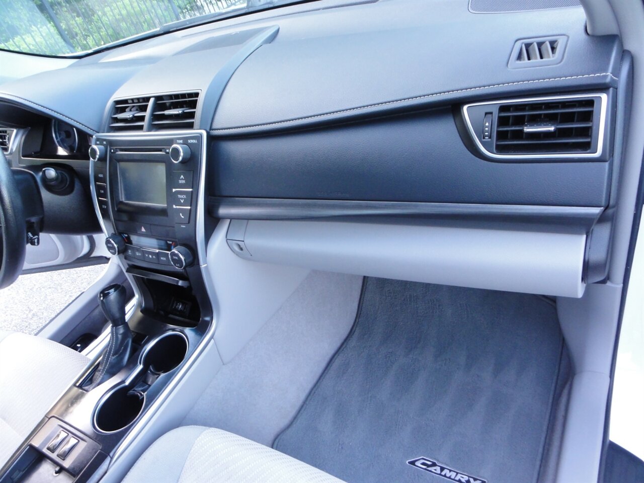 2016 Toyota Camry Hybrid LE   - Photo 43 - Deland, FL 32720