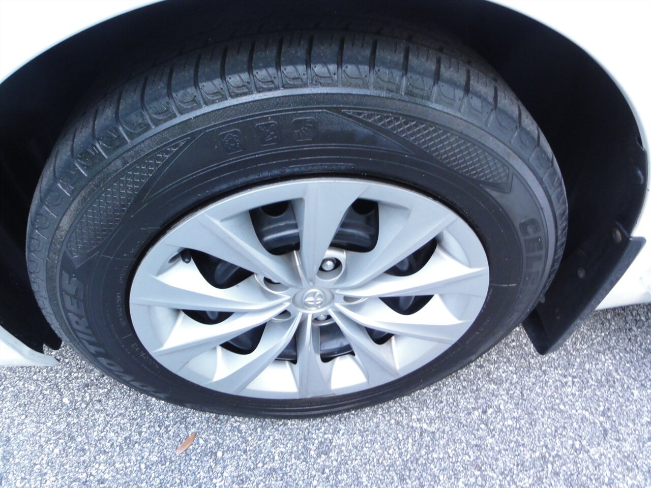 2016 Toyota Camry Hybrid LE   - Photo 27 - Deland, FL 32720