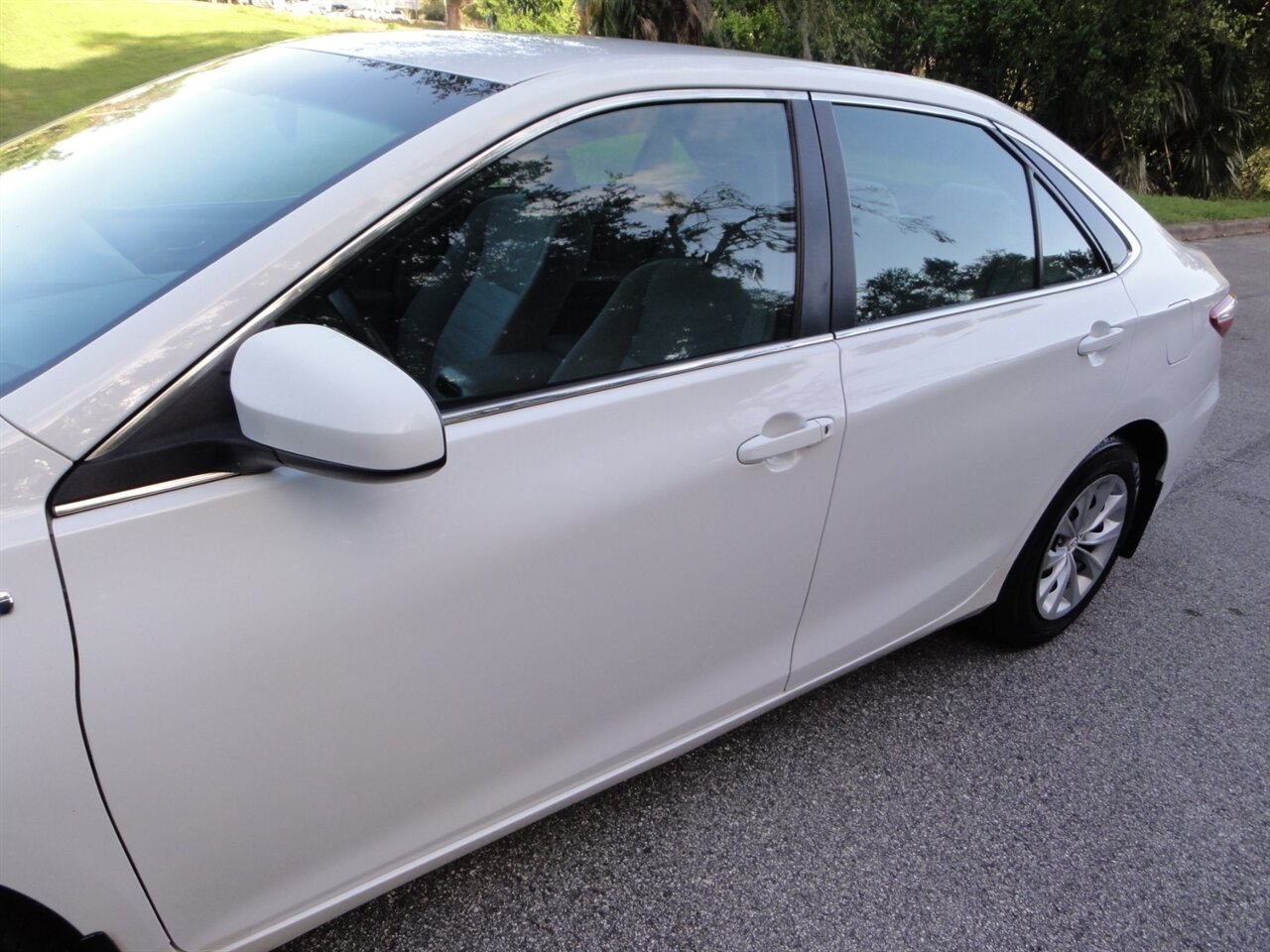 2016 Toyota Camry Hybrid LE   - Photo 11 - Deland, FL 32720