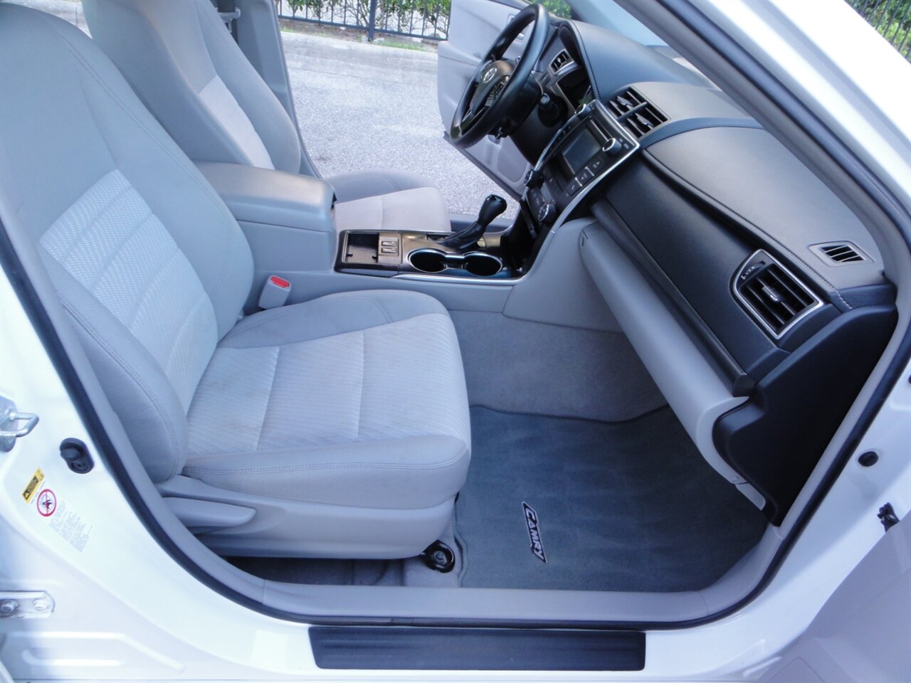 2016 Toyota Camry Hybrid LE   - Photo 41 - Deland, FL 32720