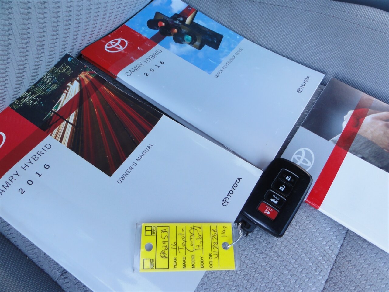 2016 Toyota Camry Hybrid LE   - Photo 57 - Deland, FL 32720