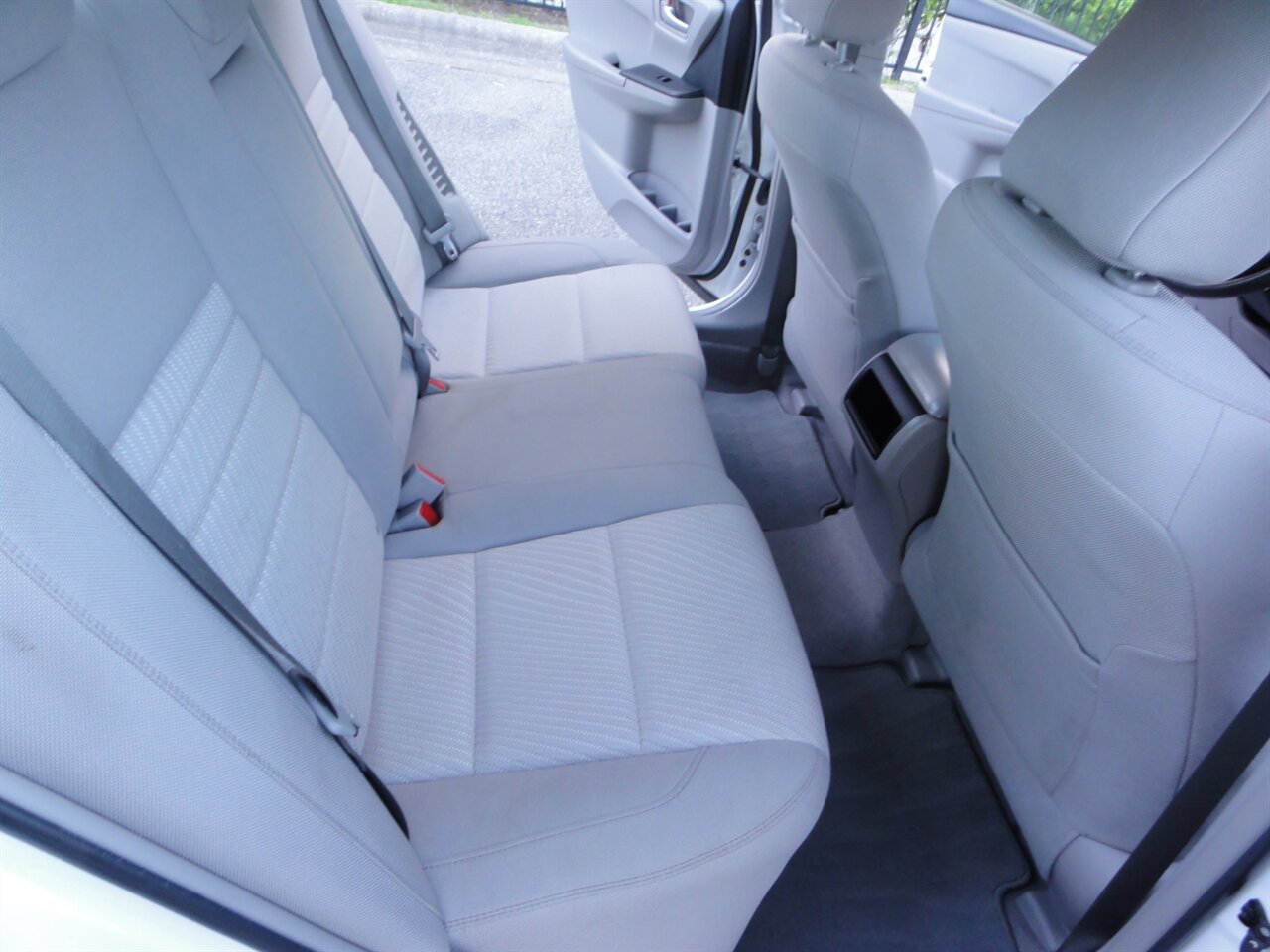 2016 Toyota Camry Hybrid LE   - Photo 39 - Deland, FL 32720